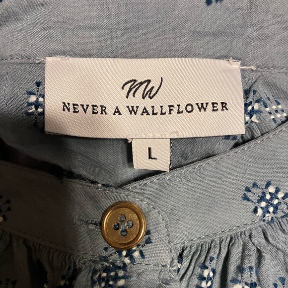 Never a Wallflower-Blue Cross Hatch Elastic Sleeve Top - Picture 7 of 7